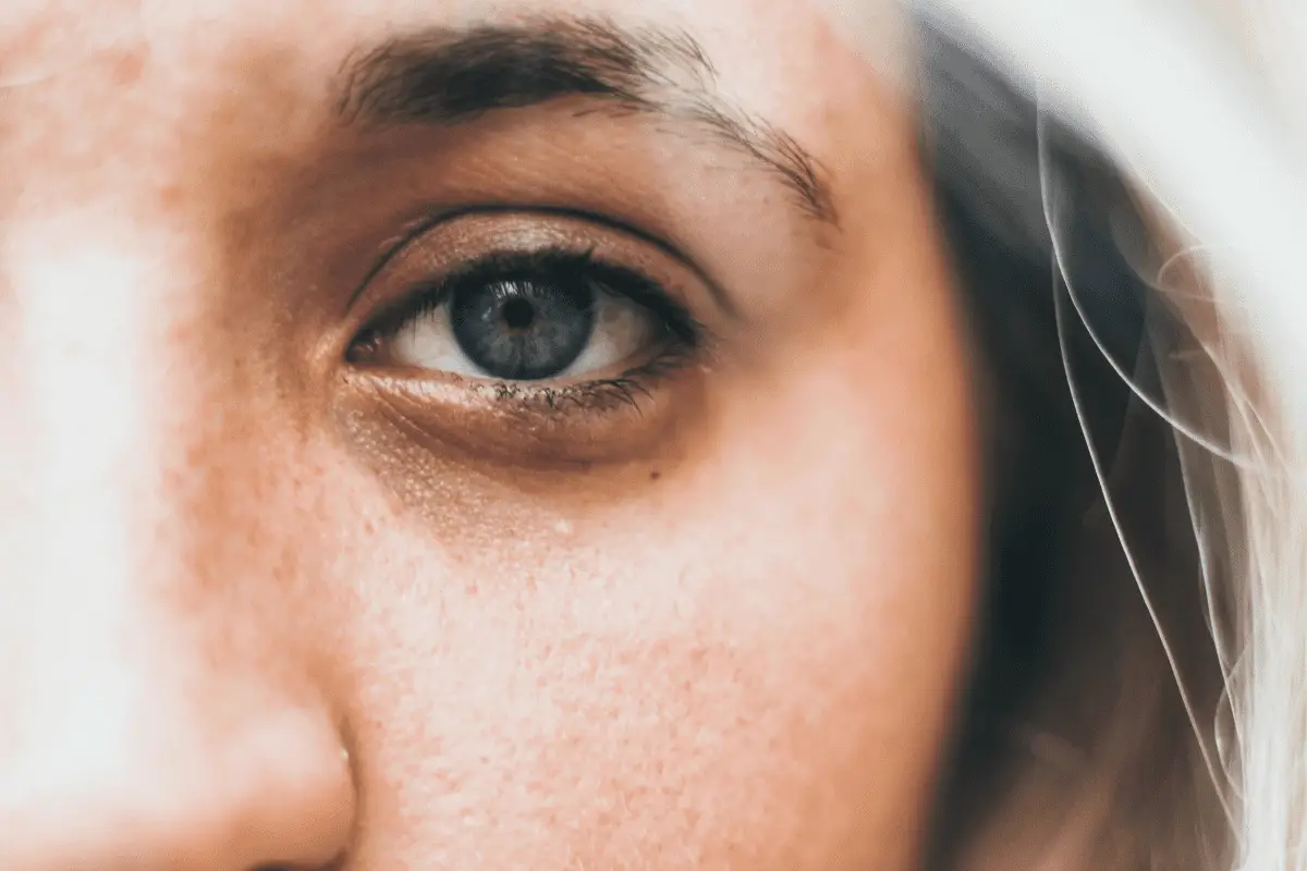 This 30Sec Eye Massage Will Lighten Up Your Dark Circles